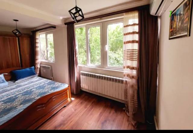 2 սենյականոց բնակարան Մեսրոպ Մաշտոցի պողոտայում, 50 ք.մ., 2/5 հարկ, կապիտալ վերանորոգված, քարե շենք