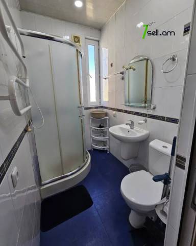 Երեք հարկանի քարե տուն Խնկո Ապոր փողոցում Արաբկիրում, 410 ք.մ., 3+ սանհանգույց, կապիտալ վերանորոգված