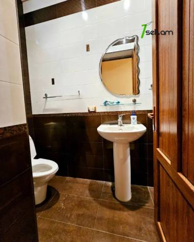 Երեք հարկանի քարե տուն, Գ-1 թաղամաս Աջափնյակում, 1391 ք.մ., 3+ սանհանգույց, կապիտալ վերանորոգված