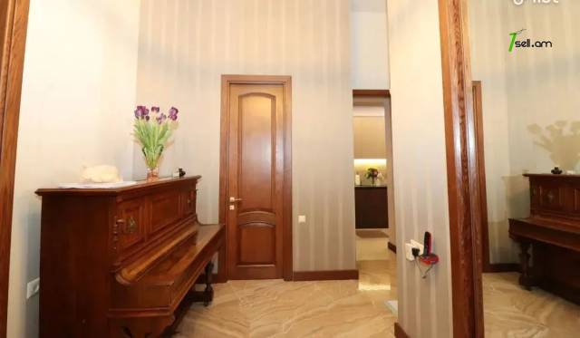 3 սենյականոց բնակարան Մոսկովյան փողոցում, 110 ք.մ., նախավերջին հարկ, բարձր առաստաղներ