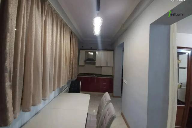 4 սենյականոց բնակարան Լեփսիուսի փողոցում, 90 ք.մ., նախավերջին հարկ, եվրովերանորոգված