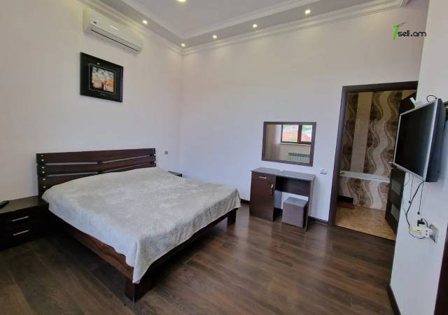 Երեք հարկանի տուն Պարույր Սևակի փողոցում Ավանում, 800 ք.մ., 3+ սանհանգույց, կապիտալ վերանորոգված