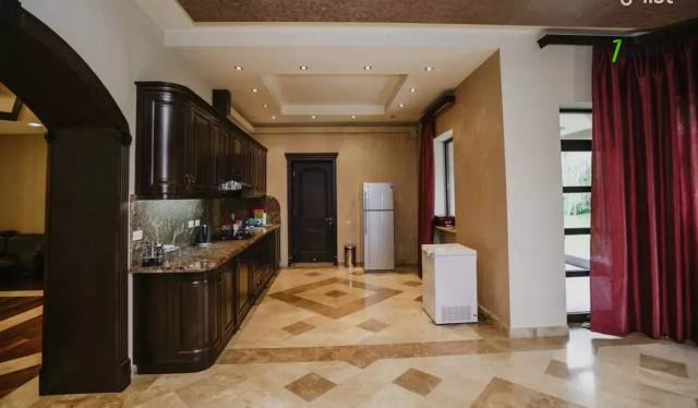 Երկու հարկանի քարե տուն Արաքսի փողոցում Աջափնյակում, 390 ք.մ., 3+ սանհանգույց