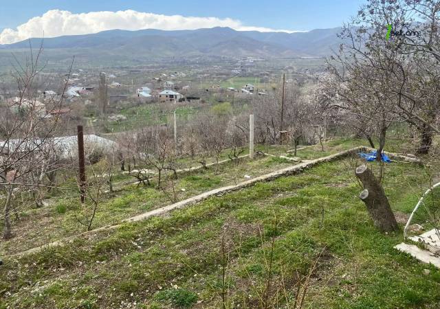 Մեկ հարկանի քարե տուն 1-ին փողոցում Գառնիում, 125 ք.մ., 2 սանհանգույց