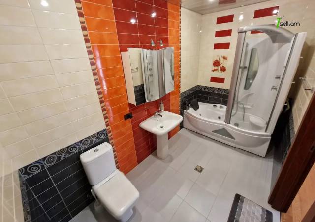 Երեք հարկանի քարե տուն, Ձոր 1 թաղամաս Դավիթաշենում, 800 ք.մ., 3+ սանհանգույց, կապիտալ վերանորոգված