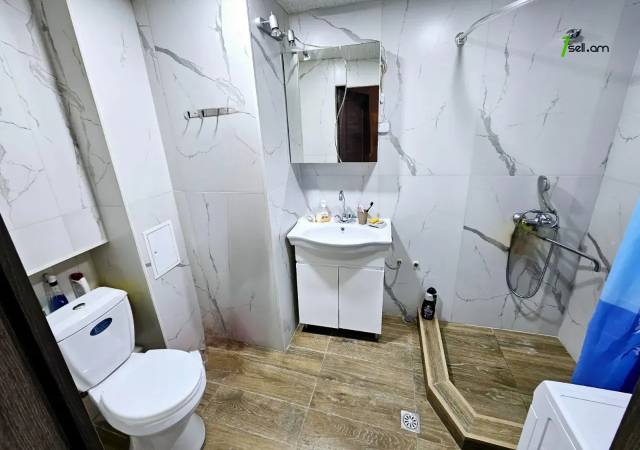 1 սենյականոց բնակարան Արշակունյաց պողոտայում, 42 ք.մ., 3/5 հարկ, կապիտալ վերանորոգված, քարե շենք