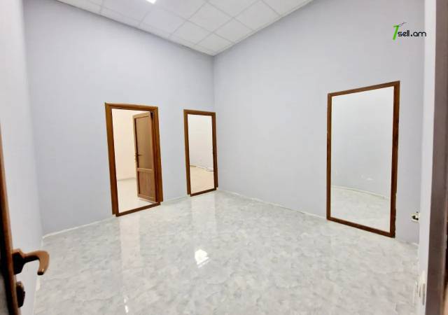 Բազմաֆունկցիոնալ գույք, Հանրապետության հրապարակ կենտրոնում, 2500 ք.մ.