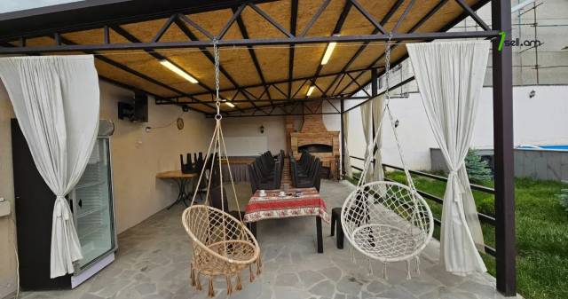 Երկու հարկանի քարե տուն Պետրոս Դուրյանի փողոցում Ավանում, 800 քմ, 2 սանհանգույց