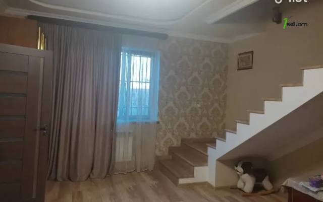 Երկու հարկանի քարե տուն Պարույր Սևակ թաղամասի 1-ին փողոցում Առինջում, 130 քմ, 2 սանհանգույց