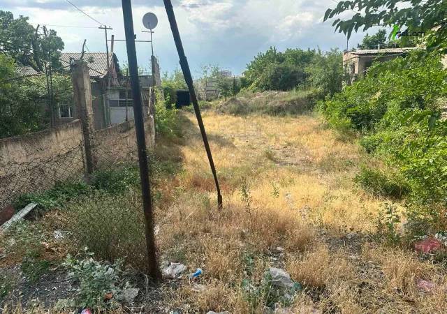 Հողատարածք բնակելի շինությունների համար Գյուլբենկյան փողոցում Արաբկիրում, 800 ք.մ.