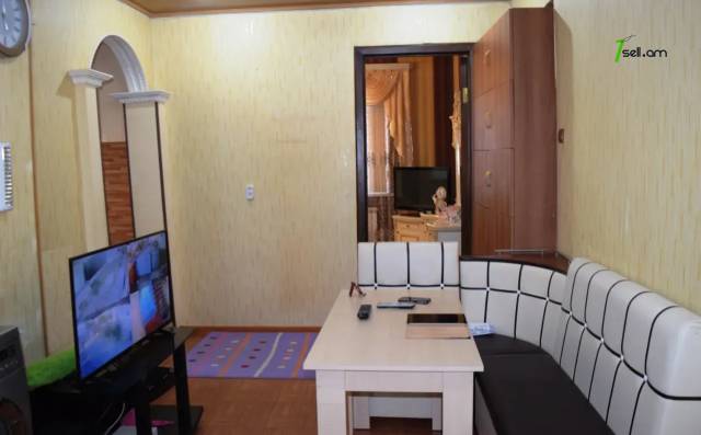 3 սենյականոց բնակարան Շիրակացի փողոցում, 81 ք.մ., 1/3 հարկ, եվրովերանորոգված, քարե շենք