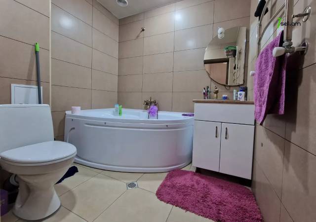 Երկու հարկանի քարե տուն Շիրակի փողոցում Շենգավիթում, 800 ք.մ., 2 սանհանգույց, եվրովերանորոգված