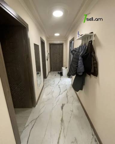 3 սենյականոց բնակարան Բագրատունյաց պողոտայում, 100 ք.մ., 2/5 հարկ, մի քանի պատշգամբ