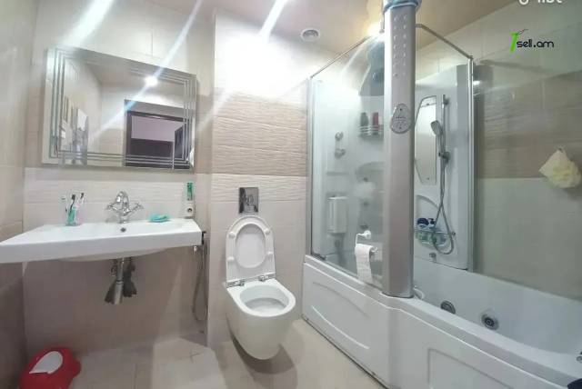 4 սենյականոց բնակարան Լեփսիուսի փողոցում, 90 ք.մ., նախավերջին հարկ, եվրովերանորոգված