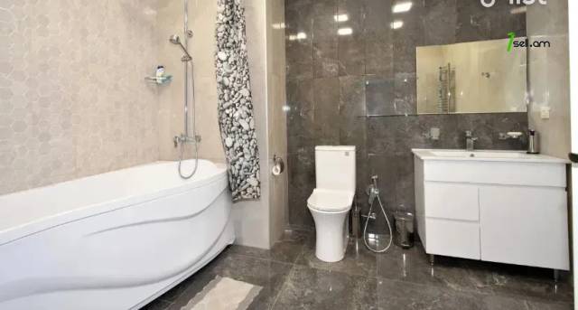 3 սենյականոց բնակարան նորակառույց շենքում Նաիրի Զարյան փողոցում, 81 ք.մ., 2 սանհանգույց