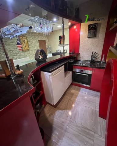 2 սենյականոց բնակարան Չարենցի փողոցում, 60 ք.մ., 1/3 հարկ, եվրովերանորոգված, քարե շենք