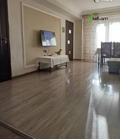 4 սենյականոց բնակարան, Սախարովի հրապարակ, 76 ք.մ., եվրովերանորոգված