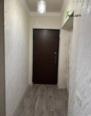 2 սենյականոց բնակարան Մամիկոնյանց փողոցում, 57 ք.մ., նախավերջին հարկ, եվրովերանորոգված, քարե շենք