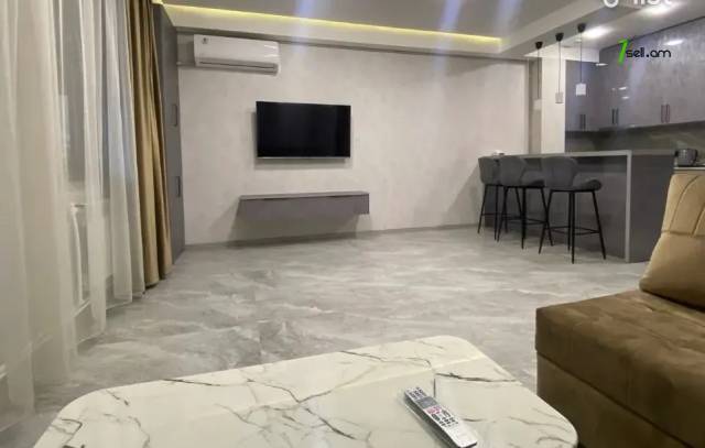 3 սենյականոց բնակարան նորակառույց շենքում Դերենիկ Դեմիրճյանի փողոցում, 125 ք.մ., 2 սանհանգույց