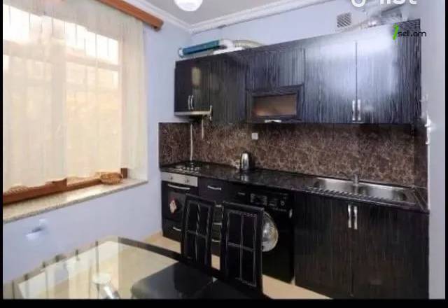 3 սենյականոց բնակարան Աբովյան փողոցում, 65 ք.մ., բարձր առաստաղներ, նախավերջին հարկ