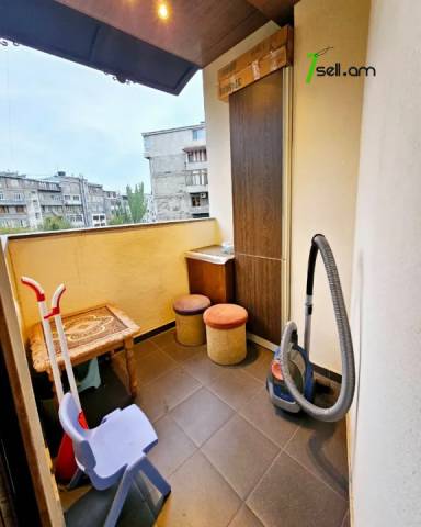 3 սենյականոց բնակարան Սայաթ-Նովայի պողոտայում, 75 ք.մ., 4/10 հարկ, կապիտալ վերանորոգված