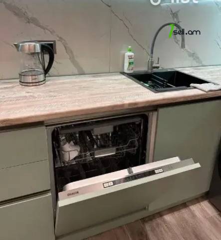 2 սենյականոց բնակարան Սարյանի փողոցում, 43 ք.մ., 4/6 հարկ, դիզայներական ոճով վերանորոգված, քարե շենք