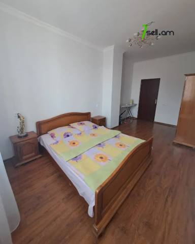Ընդարձակ 3 սենյականոց բնակարան նորակառույց շենքում Արամի փողոցում, 160 ք.մ., 3/14 հարկ