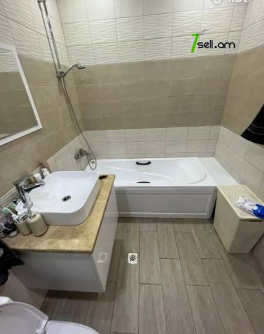 4 սենյականոց բնակարան նորակառույց շենքում Պարույր Սևակի փողոցում, 170 ք.մ., 2 սանհանգույց