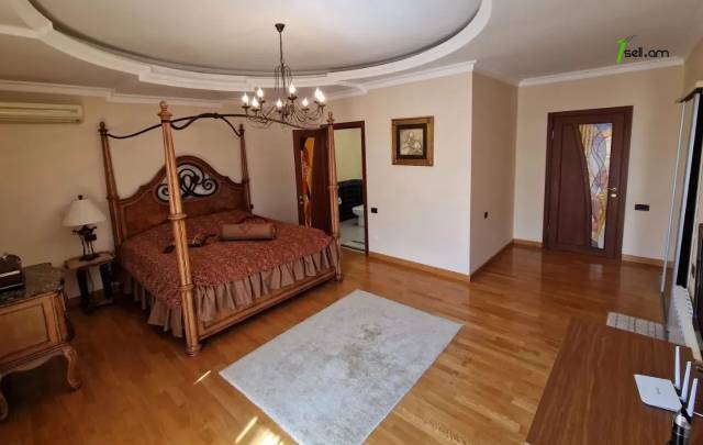 Երեք հարկանի քարե տուն, Ձոր 1 թաղամաս Դավիթաշենում, 800 ք.մ., 3+ սանհանգույց, կապիտալ վերանորոգված