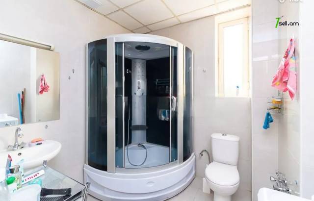 3 սենյականոց բնակարան նորակառույց շենքում Պարոնյանի փողոցում, 101 քմ, 8/11 հարկ, 2 սանհանգույց