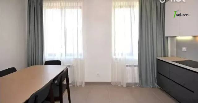 3 սենյականոց բնակարան Սայաթ-Նովայի պողոտայում, 92 ք.մ., 2 սանհանգույց, բարձր առաստաղներ