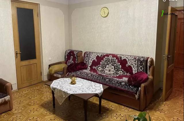 3 սենյականոց բնակարան կենտրոնում, 67 ք.մ., 2/14 հարկ, մասնակի վերանորոգում