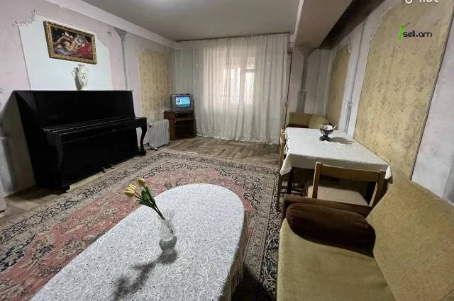 4 սենյականոց բնակարան Արամ Մանուկյանի փողոցում, 100 ք.մ., մի քանի պատշգամբ, մասնակի վերանորոգում