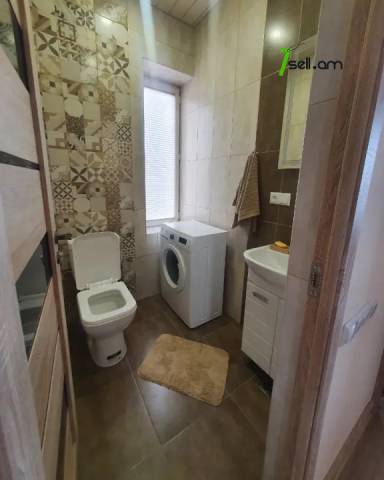 Երկու հարկանի քարե տուն Պարույր Սևակի փողոցում Ավանում, 640 ք.մ., 2 սանհանգույց