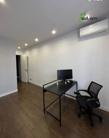 4 սենյականոց բնակարան նորակառույց շենքում Եղիշե Չարենցի փողոցում, 160 ք.մ., 3+ սանհանգույց