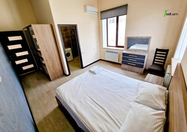 Երկու հարկանի քարե տուն, Նորք-Մարաշ վարչական շրջան Նորք Մարաշում, 1000 քմ, 3+ սանհանգույց