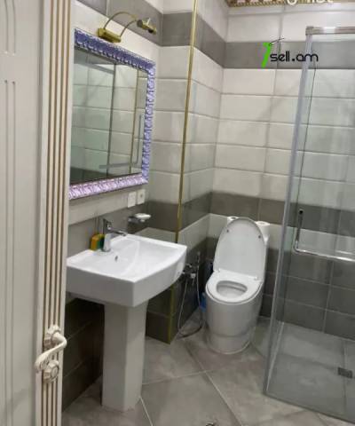 2 սենյականոց բնակարան նորակառույց շենքում Պարույր Սևակի փողոցում, 80 ք.մ., բարձր առաստաղներ