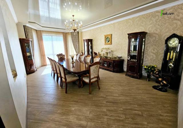 Մեկ հարկանի քարե տուն, Գ-1 թաղամաս Աջափնյակում, 500 ք.մ., 3+ սանհանգույց