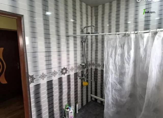 Մեկ հարկանի քարե տուն 1-ին փողոցում Ջրվեժում, 134 ք.մ., կապիտալ վերանորոգված