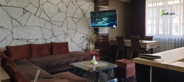 3 սենյականոց բնակարան Վաղարշ Վաղարշյան փողոցում, 86 ք.մ., 2 սանհանգույց, բարձր առաստաղներ