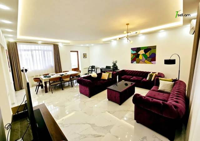 Երեք հարկանի քարե տուն Դավիթ Բեկի փողոցում Նոր Նորքում, 1003 քմ, 3+ սանհանգույց