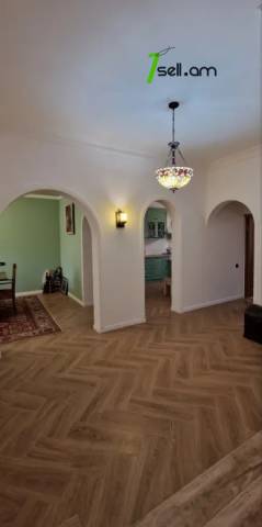 Երեք հարկանի քարե տուն Մելքումովի փողոցում Դավիթաշենում, 600 քմ, 3+ սանհանգույց, եվրովերանորոգված