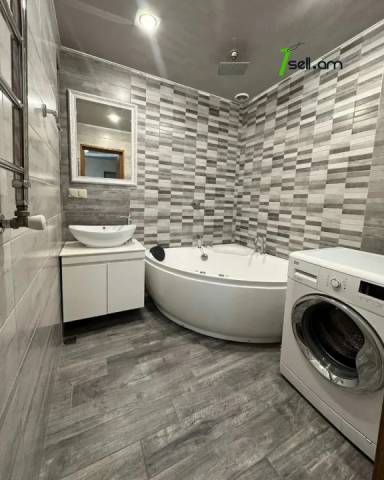 3 սենյականոց բնակարան Եզնիկ Կողբացու փողոցում, 130 քմ, 4/9 հարկ, 2 սանհանգույց, բարձր առաստաղներ