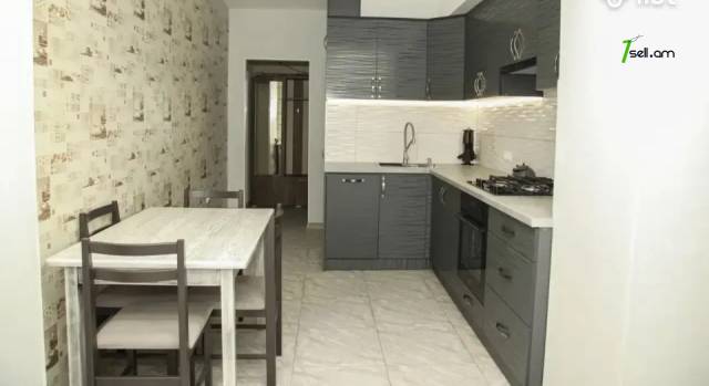 3 սենյականոց բնակարան Մաշտոցի պողոտայում, 100 ք.մ., 2 սանհանգույց, բարձր առաստաղներ, 6/12 հարկ