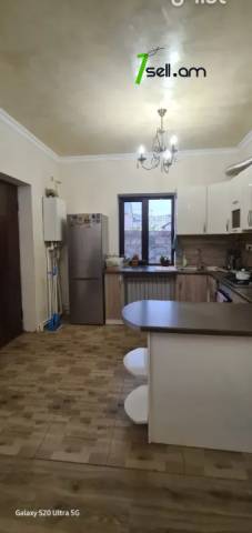 Մեկ հարկանի տուն Մհեր Մկրտչյանի 7-րդ փողոցում Առինջում, 80 քմ, կապիտալ վերանորոգված