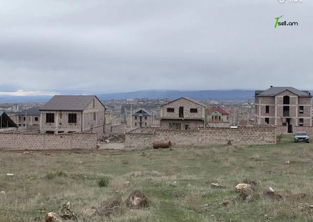 Հողատարածք բնակելի շինությունների համար Ավանում, 800 քմ