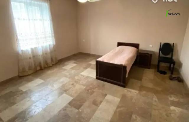 Երկու հարկանի տուն Մարշալ Խուդյակովի փողոցում Ավանում, 262 քմ, 3+ սանհանգույց, կապիտալ վերանորոգված