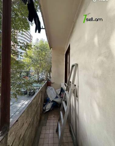 2 սենյականոց բնակարան Մամիկոնյանց փողոցում, 68 ք.մ., 2/5 հարկ, մասնակի վերանորոգում, քարե շենք