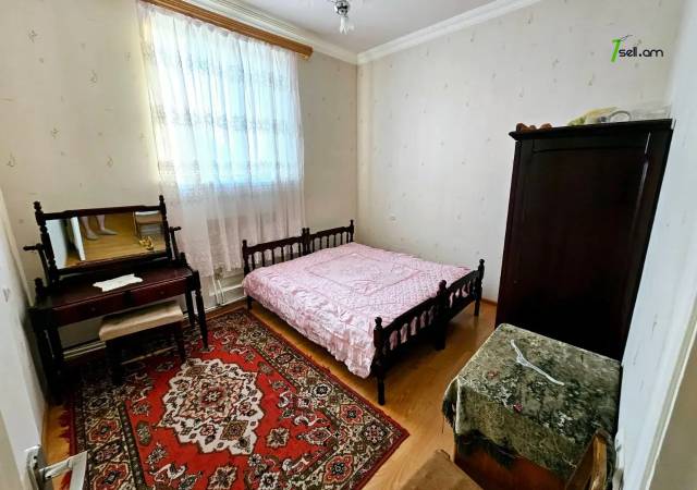 Երկու հարկանի քարե տուն Նոր Արեշի 9-րդ փողոցում Էրեբունիում, 530 ք.մ., 2 սանհանգույց