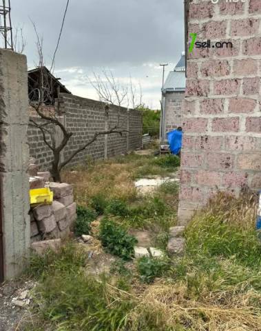 Մեկ հարկանի քարե տուն Գարեգին Նժդեհի փողոցում Քասախում, 90 ք.մ., կապիտալ վերանորոգված